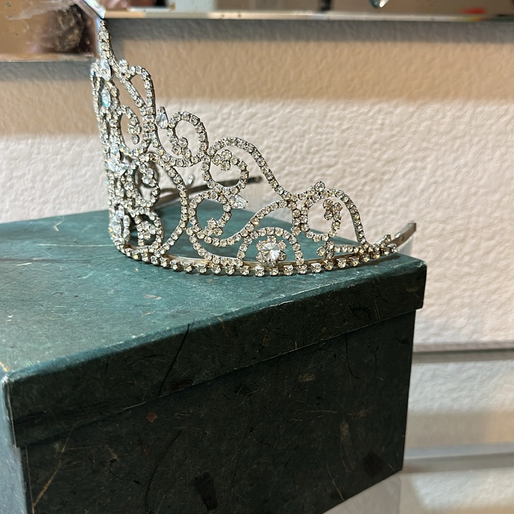 Vintage Rhinestone Tiara Silver Bridal Crown Pageant Prom Costume - Picture 5 of 9